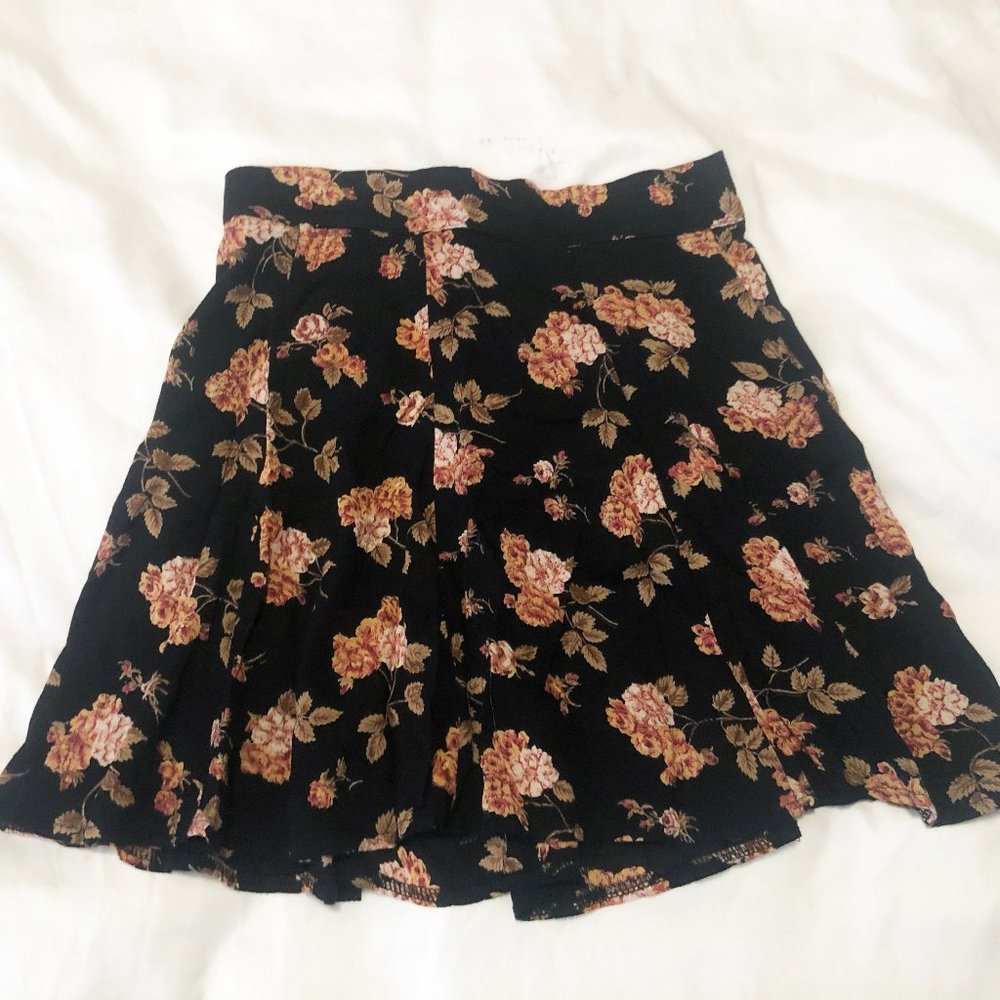 Brandy Melville Floral Highwaisted Skirt
